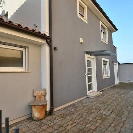 House Good Vibes Holiday home