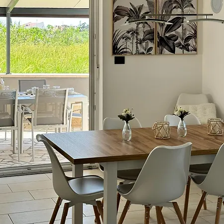 House Good Vibes Holiday home